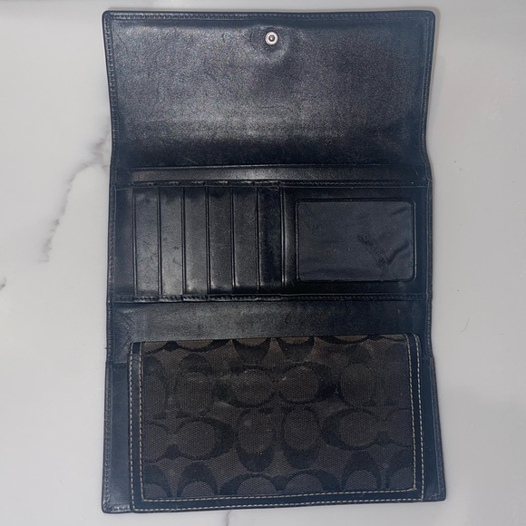 Authentic Coach wallet - Picture 9 of 11